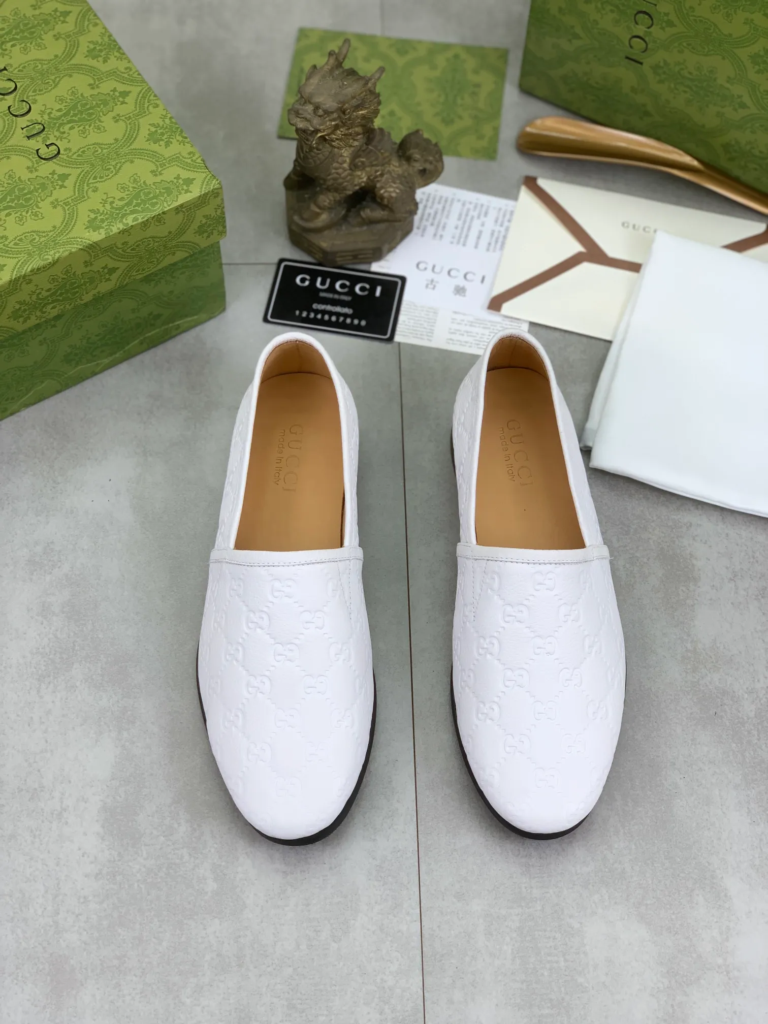 Men's Men's Shoes 💰P500💰【New Style】Water-dyed Niuli Gucci's most popular selection of lazy slip-on leather shoes (Gucci) official website latest Gucci lazy leather shoes, hot style 💥 simple and elegant style, exclusive for trendy men. Unique official website latest brand original double G embossing Elements 👑 Original Gucci decoration, fashionable and elegant, fabric original calfskin ✅ fully imported first-layer cowhide lining, official website designated wear-resistant, rubber business outsole, classic model taken at the counter in real life 🎬38-44 Various colors available